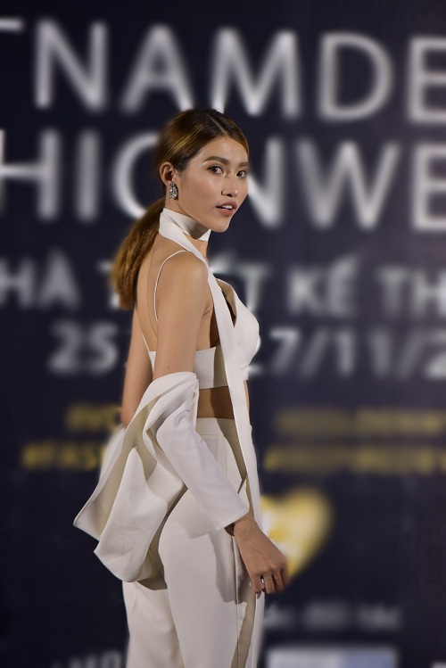 Thùy Dung cúp ngực - Kỳ Duyên kiểu gà trống, đọ sắc "nảy lửa" - 8