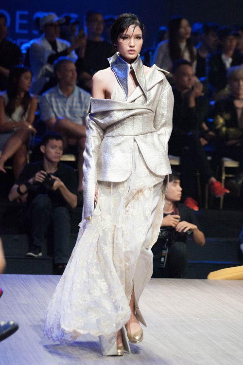 Thùy Dung cúp ngực - Kỳ Duyên kiểu gà trống, đọ sắc "nảy lửa" - 3