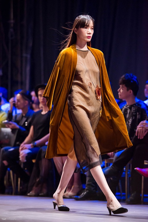 Thùy Dung cúp ngực - Kỳ Duyên kiểu gà trống, đọ sắc "nảy lửa" - 4