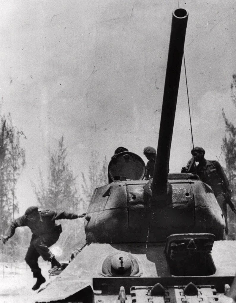 Cuộc đời oanh liệt của Fidel Castro qua 16 bức ảnh - 7