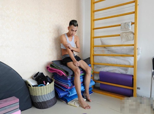 TQ: Chàng trai "chuẩn men" gây tranh cãi khi múa cột - 6