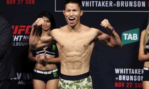 UFC: Võ sỹ gốc Việt đánh &#34;La Pulga&#34; tối tăm mặt mũi - 1