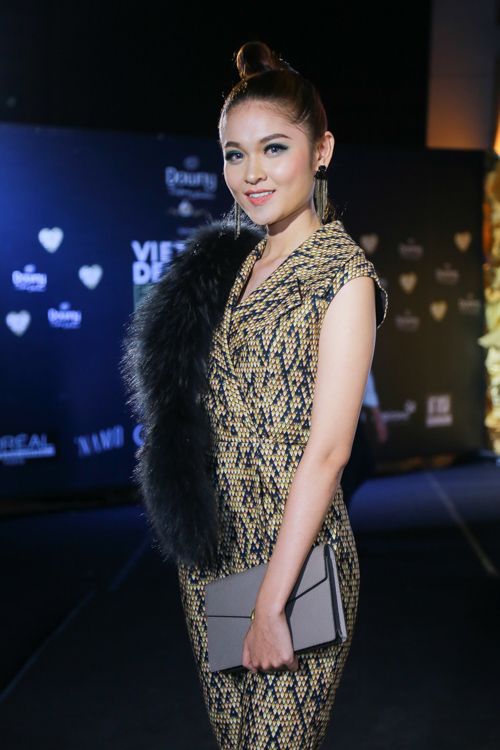 Jolie Nguyễn xẻ khoét tới hông, đọ sắc cùng dàn mỹ nhân Việt - 7