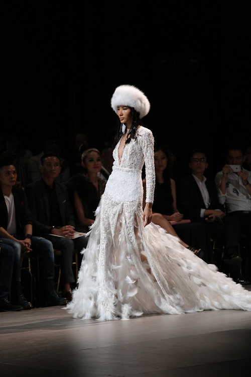 Jolie Nguyễn xẻ khoét tới hông, đọ sắc cùng dàn mỹ nhân Việt - 2