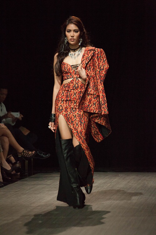 Jolie Nguyễn xẻ khoét tới hông, đọ sắc cùng dàn mỹ nhân Việt - 3