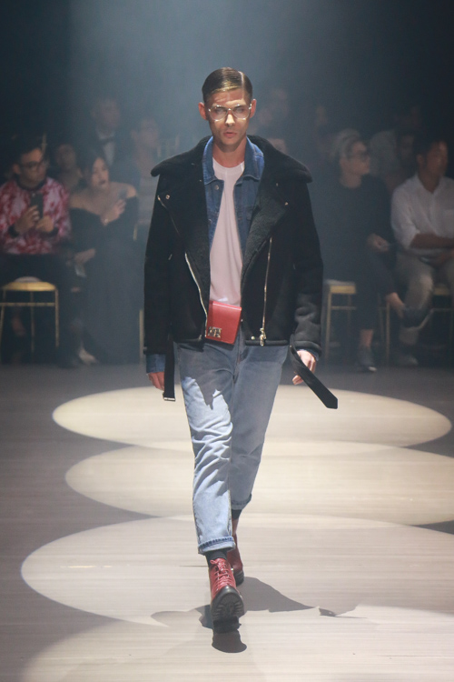 Jolie Nguyễn xẻ khoét tới hông, đọ sắc cùng dàn mỹ nhân Việt - 6