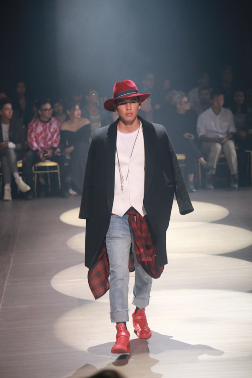 Jolie Nguyễn xẻ khoét tới hông, đọ sắc cùng dàn mỹ nhân Việt - 7