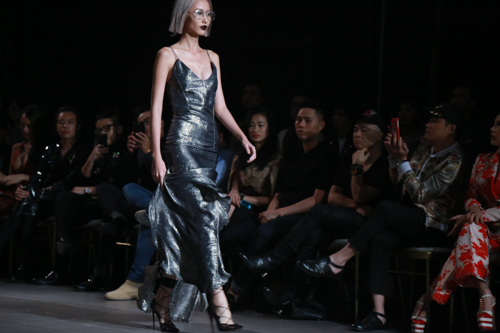 Jolie Nguyễn xẻ khoét tới hông, đọ sắc cùng dàn mỹ nhân Việt - 12