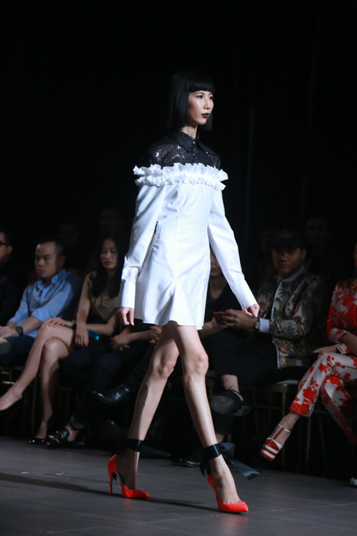 Jolie Nguyễn xẻ khoét tới hông, đọ sắc cùng dàn mỹ nhân Việt - 13