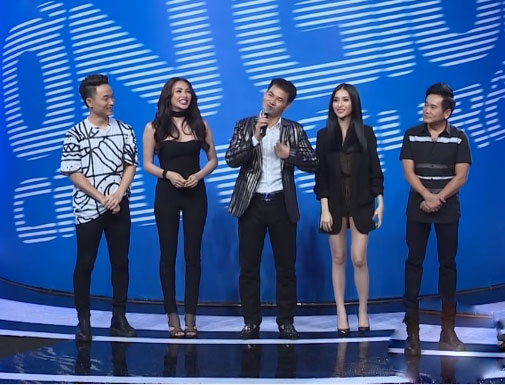 Phản ứng khó đỡ của Xuân Bắc khi thấy gái đẹp mặc sexy - 1