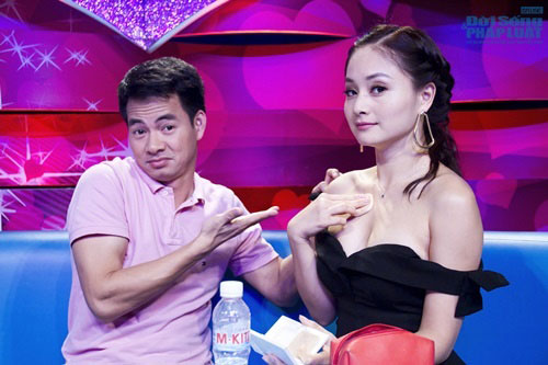 Phản ứng khó đỡ của Xuân Bắc khi thấy gái đẹp mặc sexy - 8