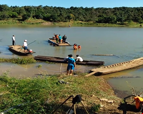Bình Phước: Lật thuyền trên sông Lấp, 4 người tử vong - 1