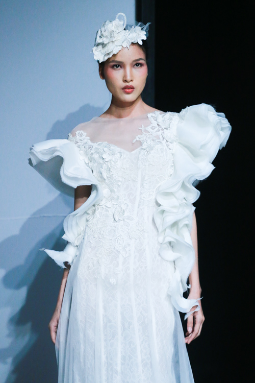 Mai Ngô "đùi đá tảng" vẫn sexy lấn át cả hoa hậu Thùy Dung - 4