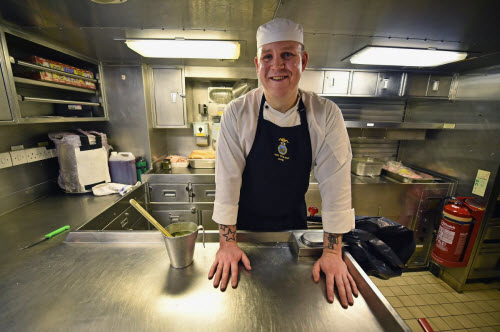 Cuộc sống tiện nghi của lính trên tàu ngầm hạt nhân Anh - 9