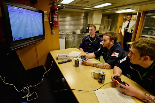 Cuộc sống tiện nghi của lính trên tàu ngầm hạt nhân Anh - 10