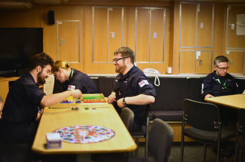 Cuộc sống tiện nghi của lính trên tàu ngầm hạt nhân Anh - 11