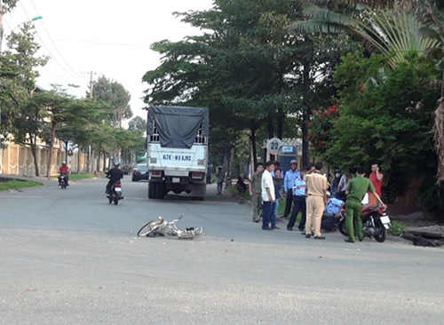 Người đàn ông đi xe đạp tử vong trên đường về nhà - 1