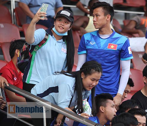 Nữ sinh háo hức “săn” ĐT Việt Nam sắp đá bán kết AFF Cup - 1
