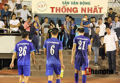 Nữ sinh háo hức “săn” ĐT Việt Nam sắp đá bán kết AFF Cup - 3