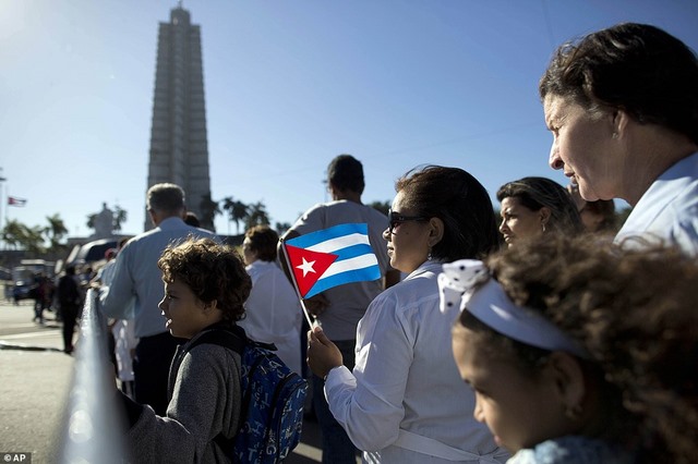 Dân Cuba nghẹn ngào từ biệt lãnh tụ Fidel Castro - 4