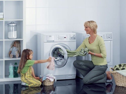 Mách mẹ cách giặt quần áo an toàn cho sức khỏe của bé - 1