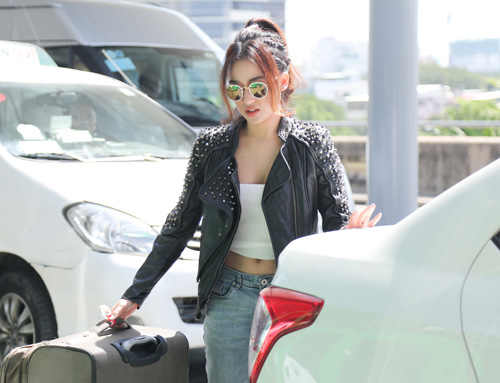 Midu kín đáo đọ dáng DJ Trang Moon sexy tại sân bay - 5