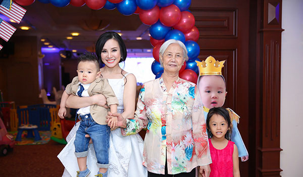 Những bữa tiệc thôi nôi “5 sao” của con sao Việt - 2