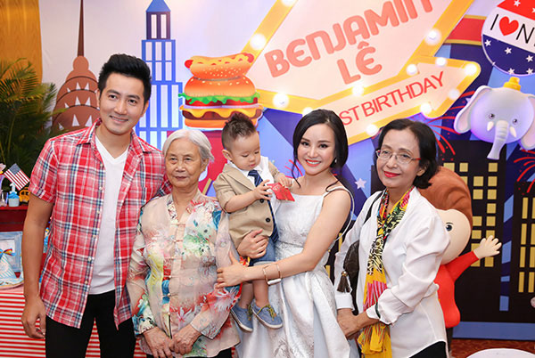 Những bữa tiệc thôi nôi “5 sao” của con sao Việt - 3