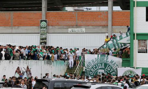 Máy bay chở đội bóng Brazil rơi: &#34;Bi kịch MU&#34; thời hiện đại - 11