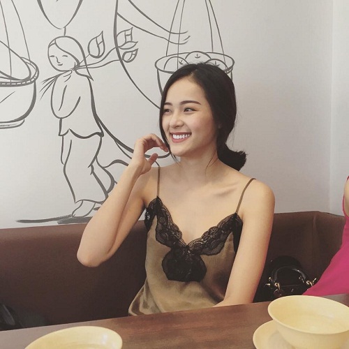 4 kiều nữ Việt "nghiện" mặc áo hai dây sexy ra phố - 7