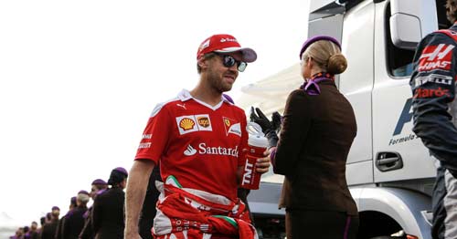 F1, Hamilton lật đổ bất thành: Vì Vettel không giúp? - 1