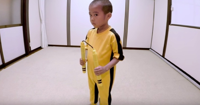 Ryusei múa côn nhị khúc lúc 5 tuổi.