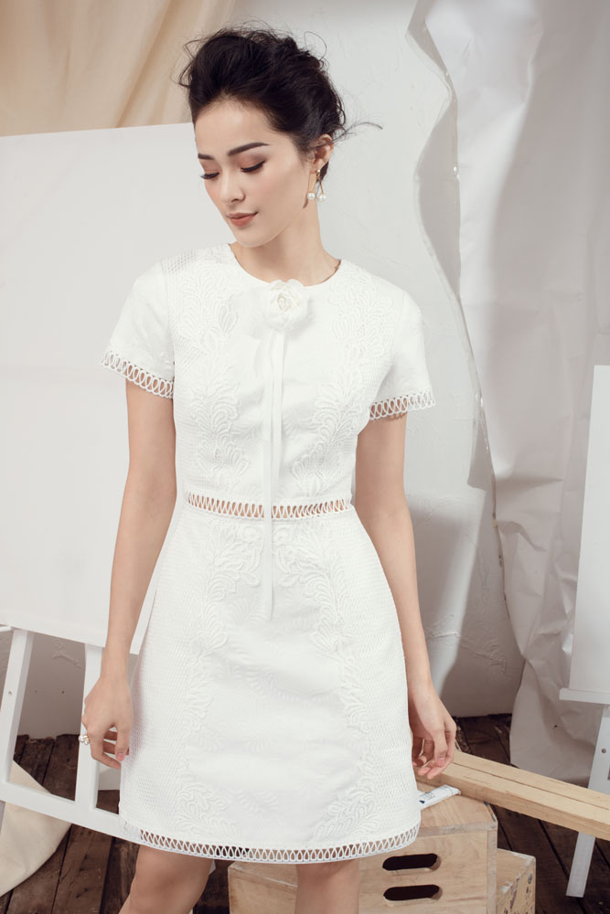 Tấm Hạ Vi "gây thương nhớ" với ren trắng xuyên thấu - 9