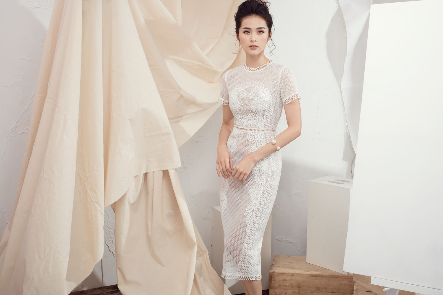 Tấm Hạ Vi "gây thương nhớ" với ren trắng xuyên thấu - 12