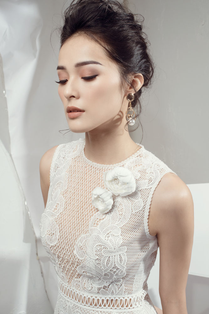 Tấm Hạ Vi "gây thương nhớ" với ren trắng xuyên thấu - 14