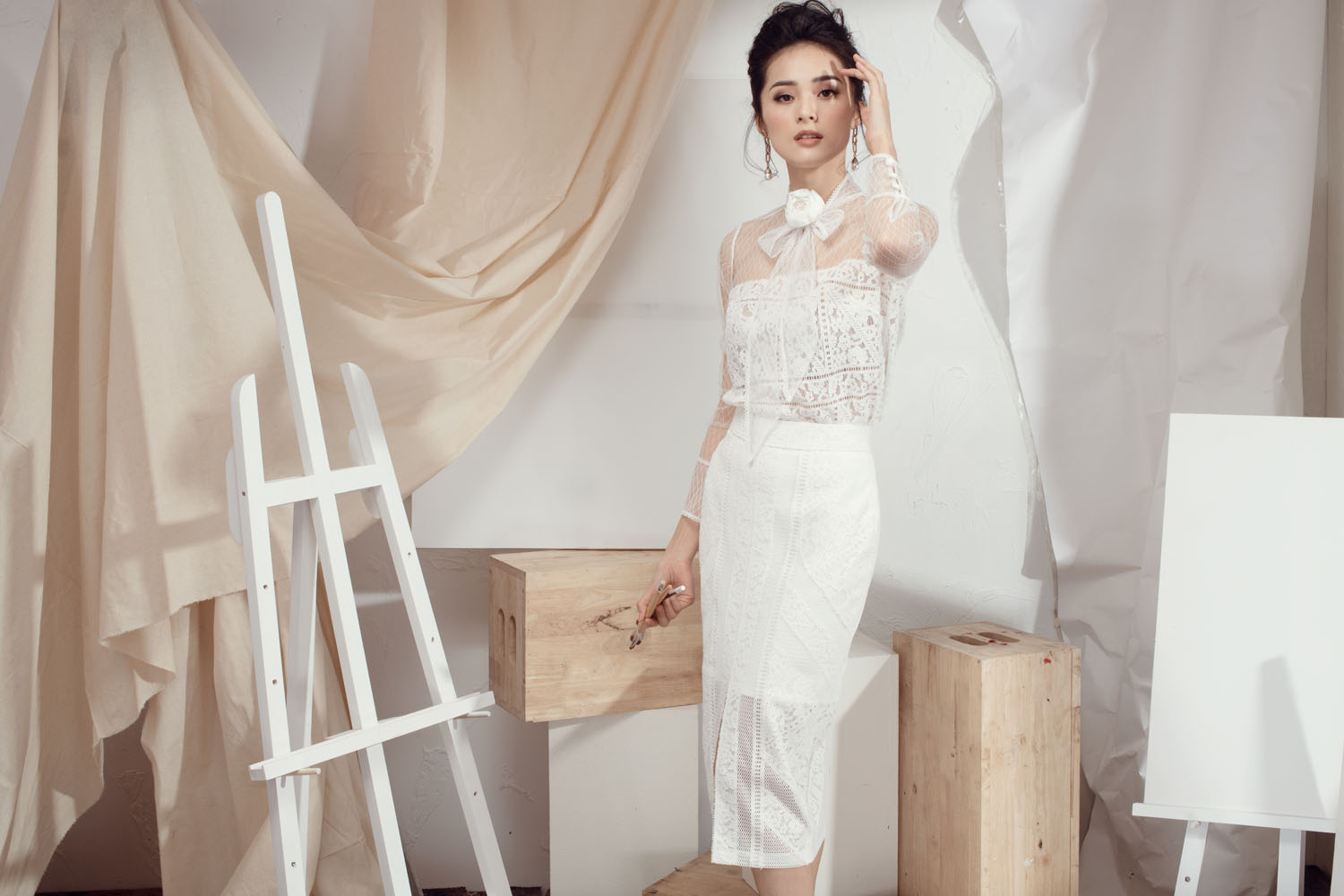 Tấm Hạ Vi "gây thương nhớ" với ren trắng xuyên thấu - 2