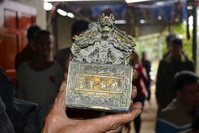 Vật thể lạ ở Nghệ An được bàn giao cho bảo tàng tỉnh - 1