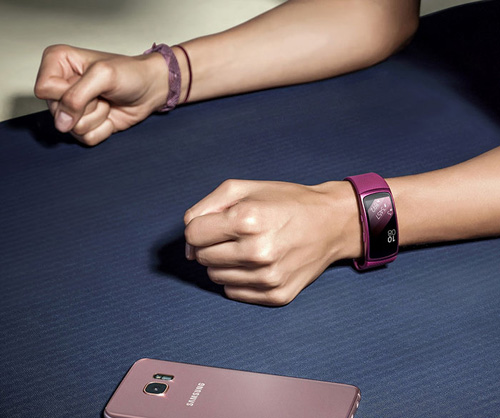 Sở hữu Gear Fit 2 chính hãng giảm giá 50% tại Viễn Thông A - 1