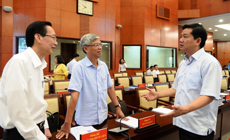 Bí thư Thăng: Có nên bắn pháo hoa vào mỗi cuối tuần? - 1