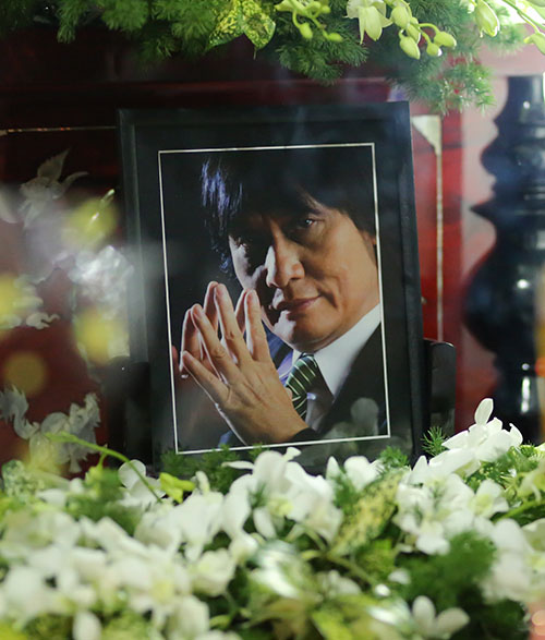 Sao Việt oà khóc nức nở tại lễ viếng NSƯT Quang Lý - 1