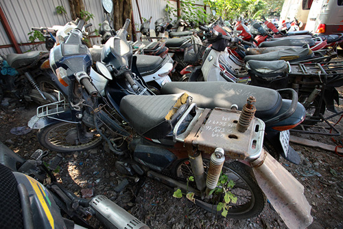 "Nghĩa địa" xe giữa lòng Hà Nội - 4