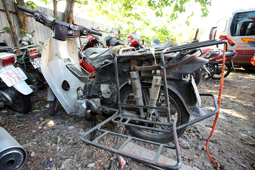 "Nghĩa địa" xe giữa lòng Hà Nội - 6