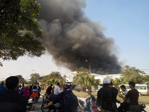 Hà Nội: Cháy dữ dội ở KCN Ngọc Hồi - 1