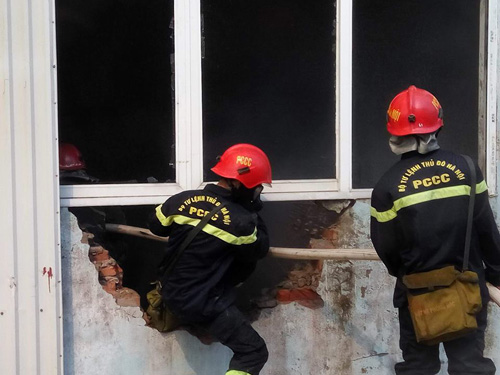 Hà Nội: Cháy dữ dội ở KCN Ngọc Hồi - 4