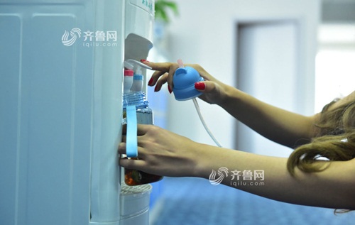 Nhói lòng góc khuất của nghề MC ảo kiếm bộn tiền - 4