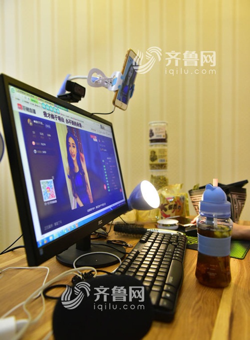 Nhói lòng góc khuất của nghề MC ảo kiếm bộn tiền - 6