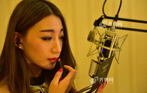 Nhói lòng góc khuất của nghề MC ảo kiếm bộn tiền - 10