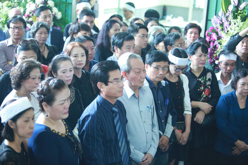Người thân khóc nghẹn tiễn đưa NSƯT Quang Lý - 1
