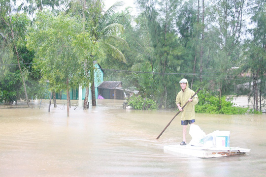 Quảng Nam: Nước lên nhanh, 2 mẹ con bị lũ cuốn trôi - 6