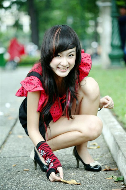 Phì cười với váy áo "ngố tàu" của 5 mỹ nữ hot nhất Vbiz - 9